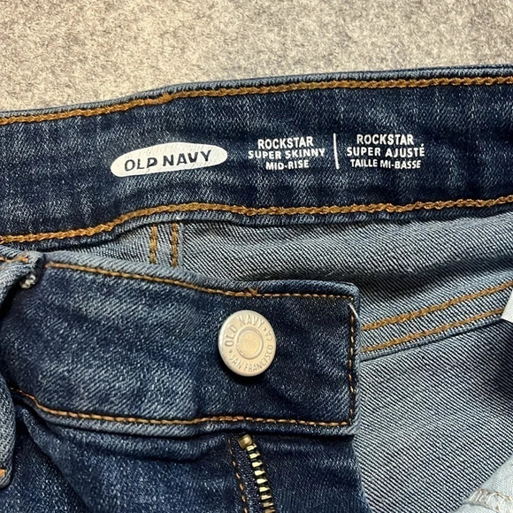 Old Navy Rockstar Supper Skinny Mid Rise Jeans, Size 4. - Picture 6 of 9